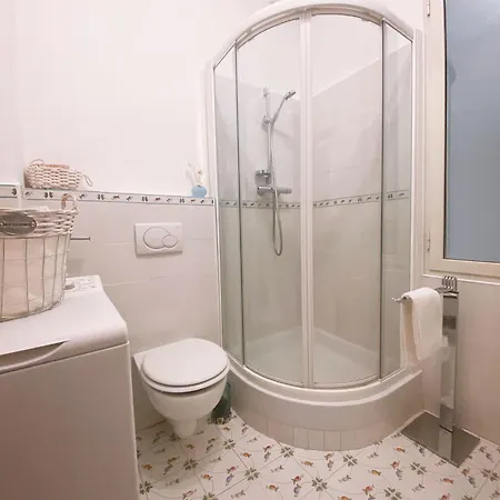 Beautiful Renovated ,next To The ! Air-c, Free Parking! * Nizza