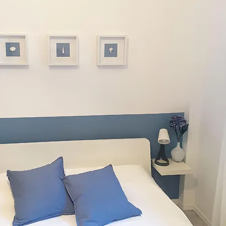 Beautiful Renovated ,next To The ! Air-c, Free Parking! Appartement