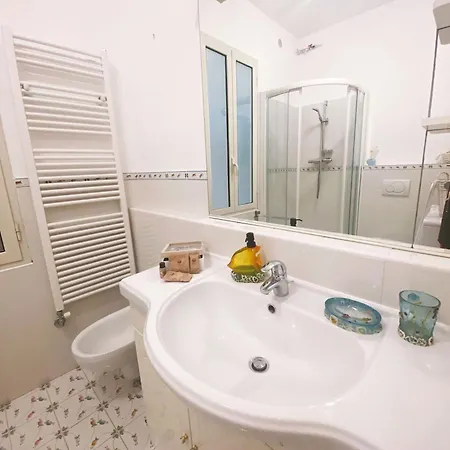 Appartement Beautiful Renovated ,next To The ! Air-c, Free Parking! Nice